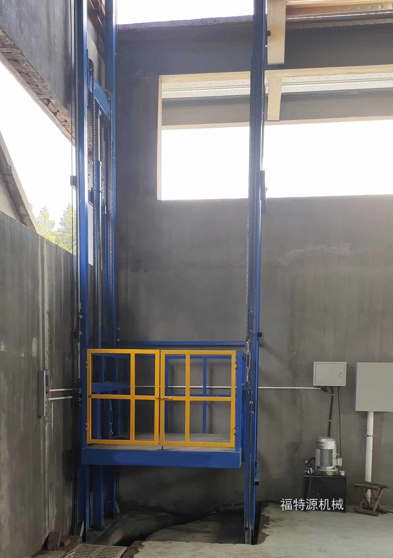 二層上貨專用導(dǎo)軌式升降機(jī) 二層上貨專用導(dǎo)軌式升降機(jī)